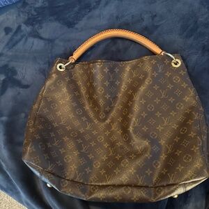 Louis Vuitton Artsy MM